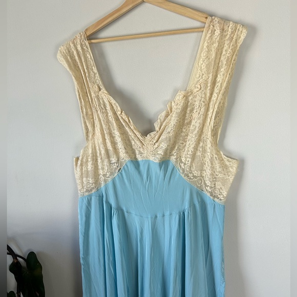 1940’s PLUS SIZE Joy Lingerie Co. Blue Satin Cream Lace Maxi Slip Dressing Gown - Picture 2 of 16